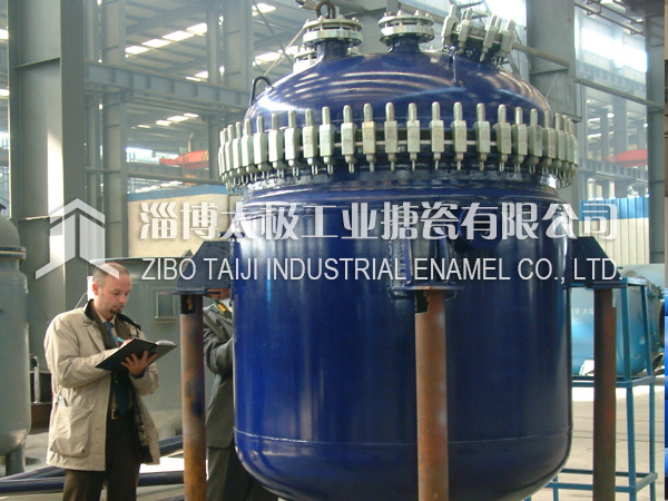 搪瓷反應(yīng)釜加料時(shí)的注意事項(xiàng)是什么呢？